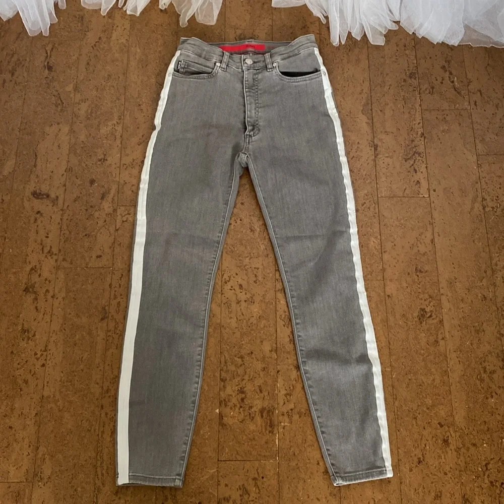 Hugo Boss women’s jeans, faded grey, high rises, skinny, stretchy! Size 28 X 32 - Picture 8 of 14